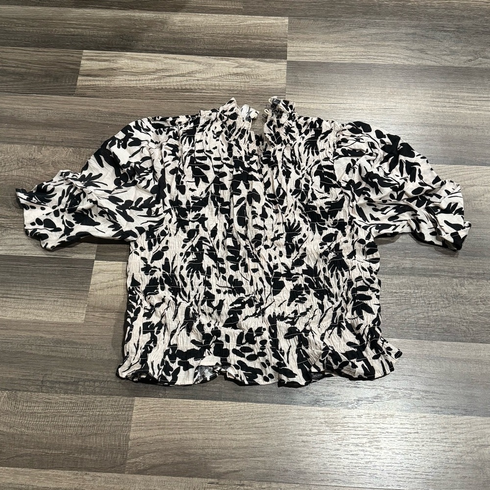⚠️H&M Blouse⚠️